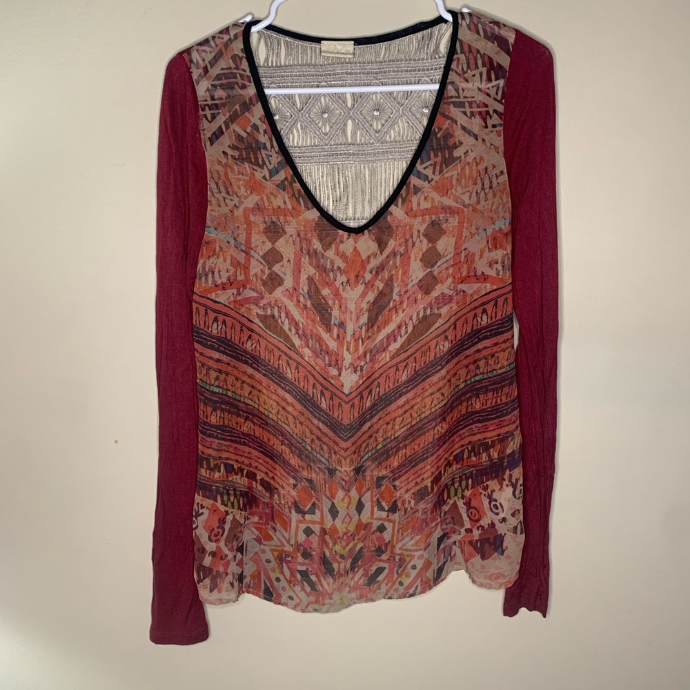 Womens Daytrip shirt. Size small. Paired well with a bralette or undershirt.